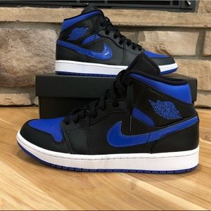 Jordan 1 Mid “Hyper Royal”
